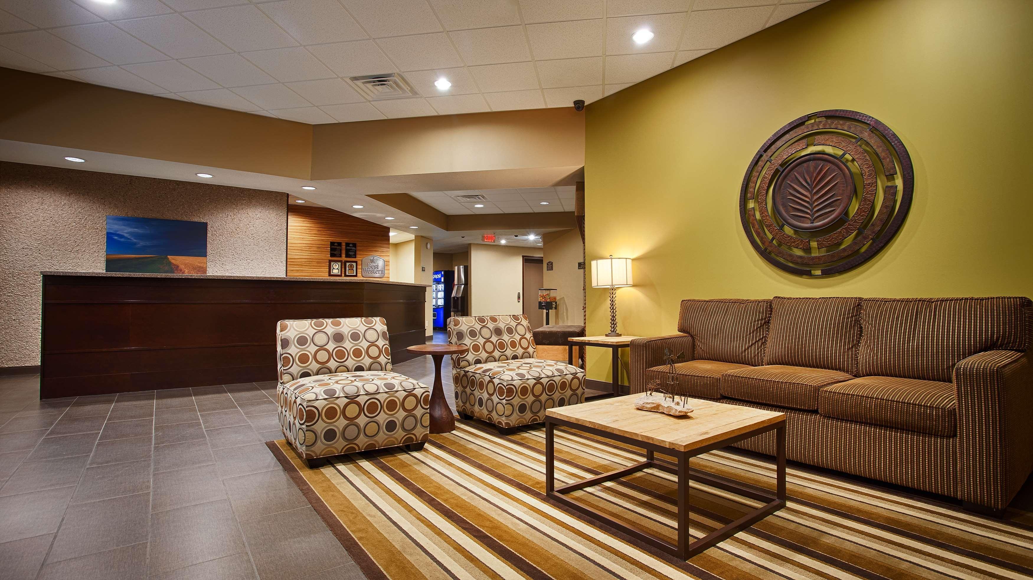 Best Western Plus Night Watchman Inn & Suites Greensburg Exterior photo